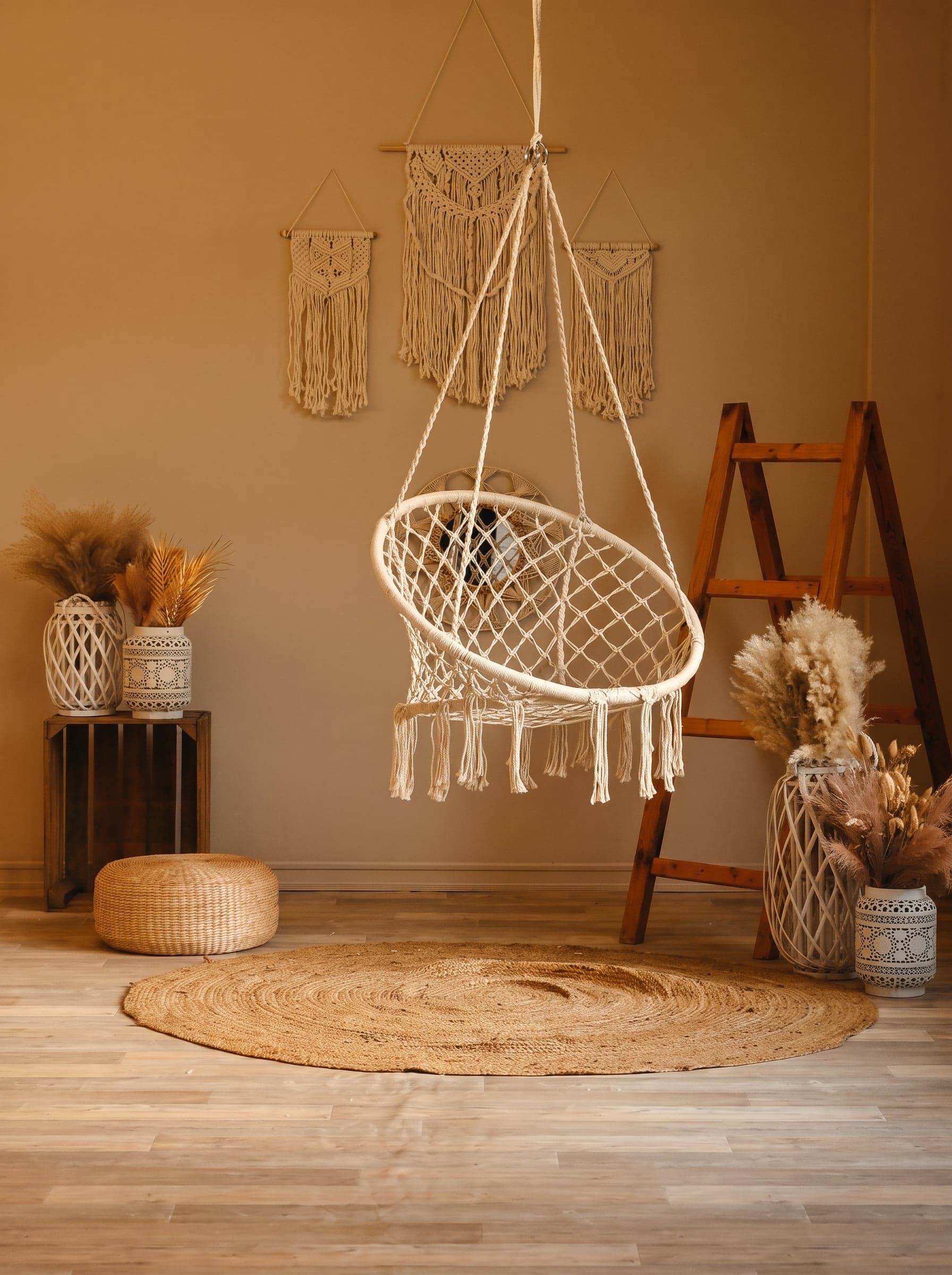 Boho-Set mit Makramee-Hängesessel